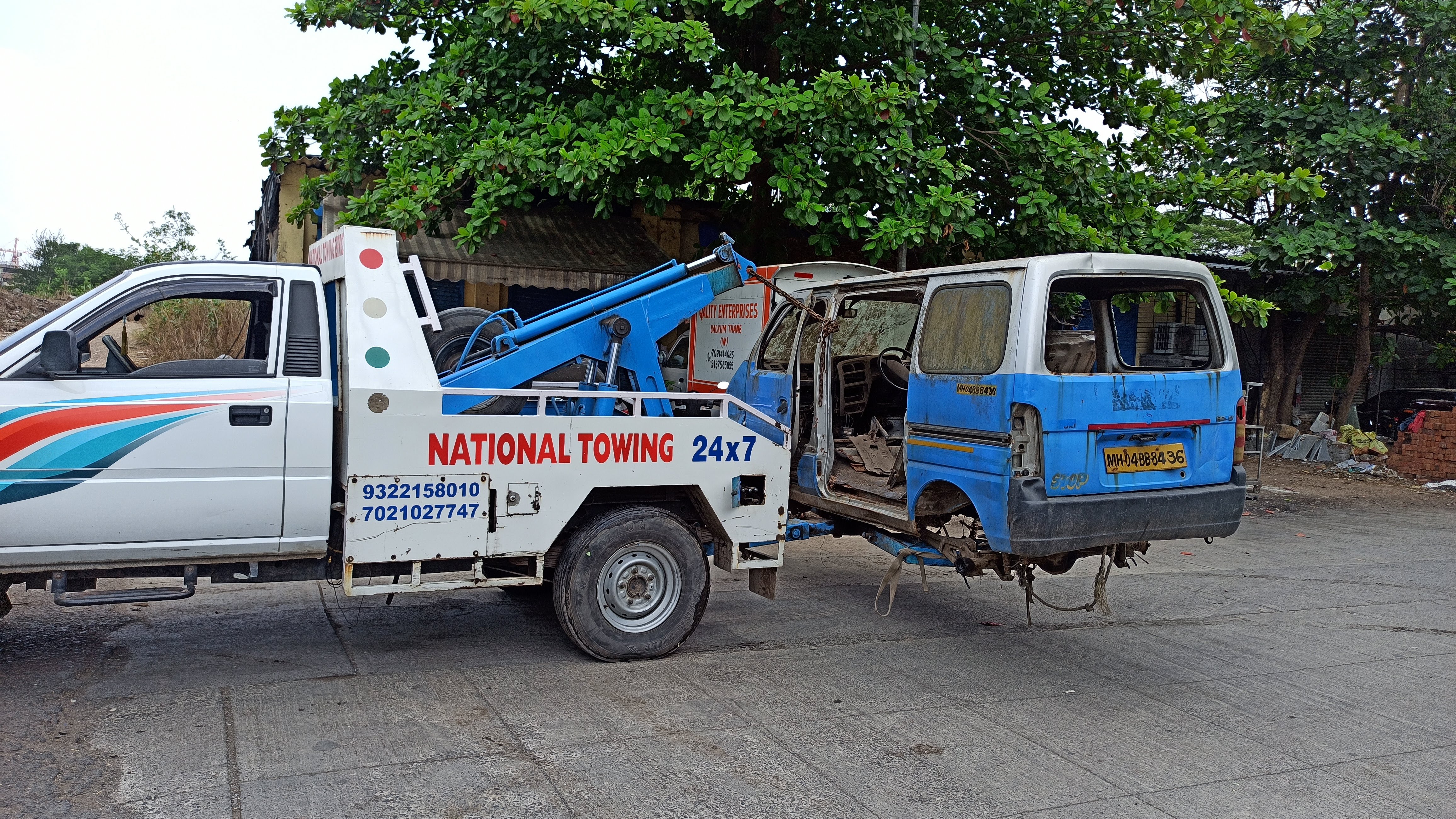 Accident vehicle towing service Bhiwandi